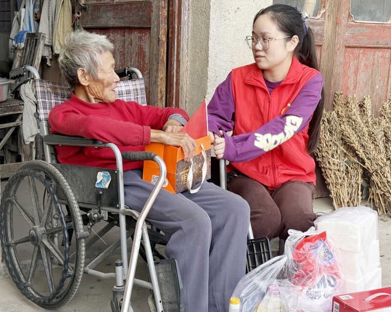 跨越千里的重阳暖意:“南通好人”殷建峰8年爱心坚守