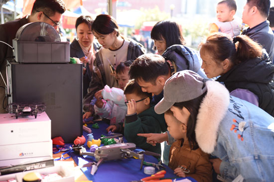 馆外科普市集现场。黄晓君摄